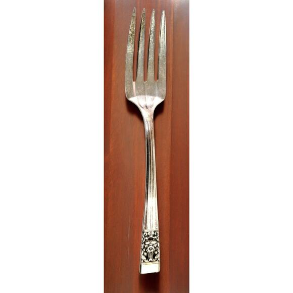 ONEIDA Community Silver Plate CORONATION Pattern Salad Fork 6 3/8" -Vintage - Picture 1 of 6